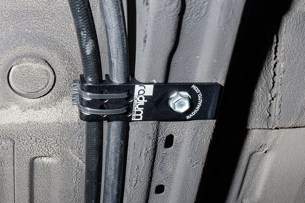 Single retainer detail