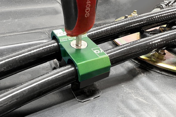 Retainer holds the kits PTFE lines against the top of the tank