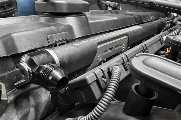 Feed fitting for rail